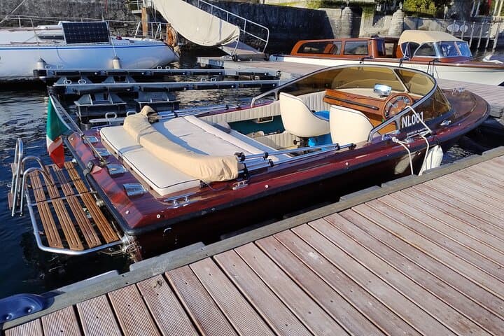 Private Classic Wooden Boat Tour on Lake Como photo 6
