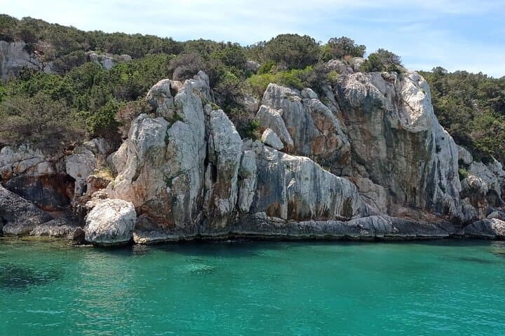 Sail Alghero: 15m Boat Cruise with Lunch, Snorkeling & SUP to Capo Caccia photo 3
