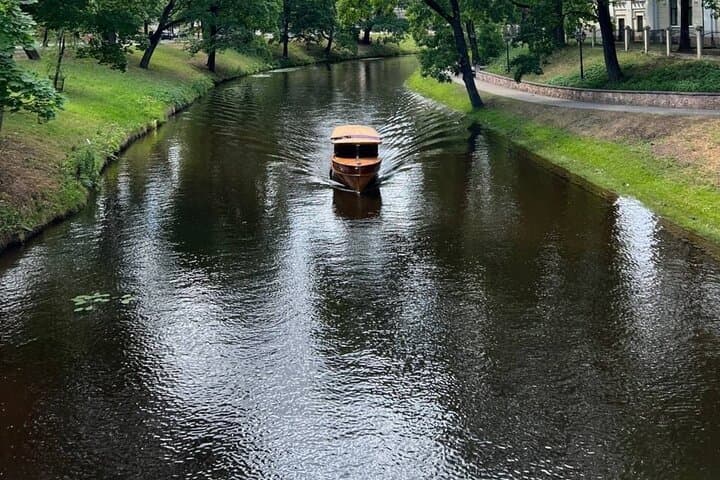 Riga Canal and Daugava River Cruise: Historic Boat Tour from Bastejkalns photo 5