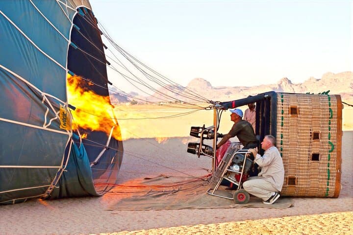 Wadi Rum Sunrise Hot Air Balloon Tour with Hotel Transfer photo 3