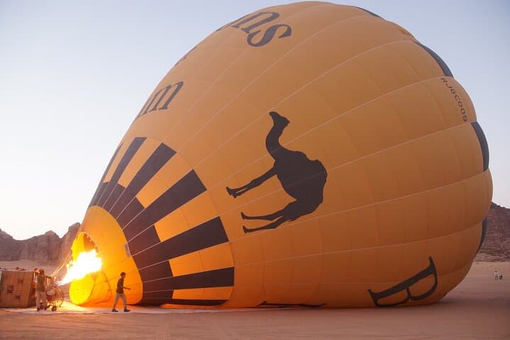 Wadi Rum Sunrise Hot Air Balloon Tour with Hotel Transfer photo 5