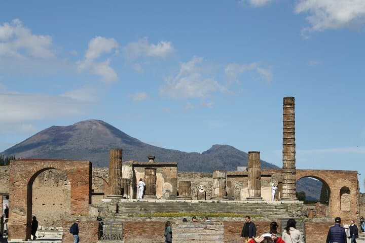 Pompeii Guided Tour: Skip-the-Line Archaeology Walk with Local Guide photo 3