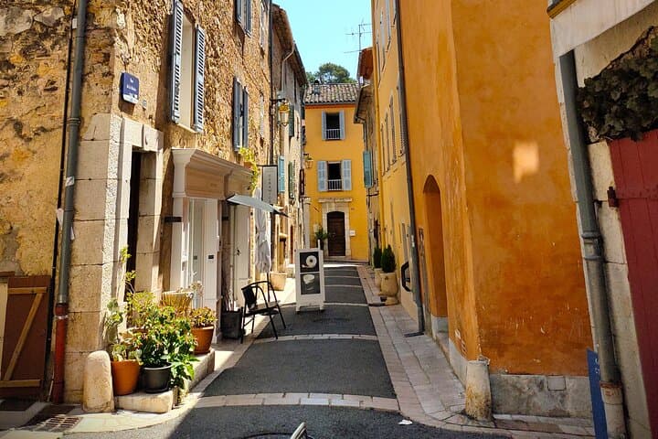 Provence backcountry day tour: Grasse & Saint-Paul de Vence — perfume, art & gorges photo 4