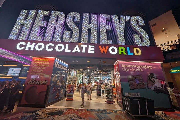 Sweet Side of Vegas: Chocolate & Candy Walking Tour on the Strip photo 2