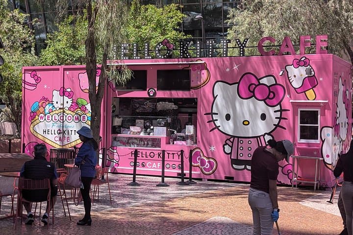 Sweet Side of Vegas: Chocolate & Candy Walking Tour on the Strip photo 3