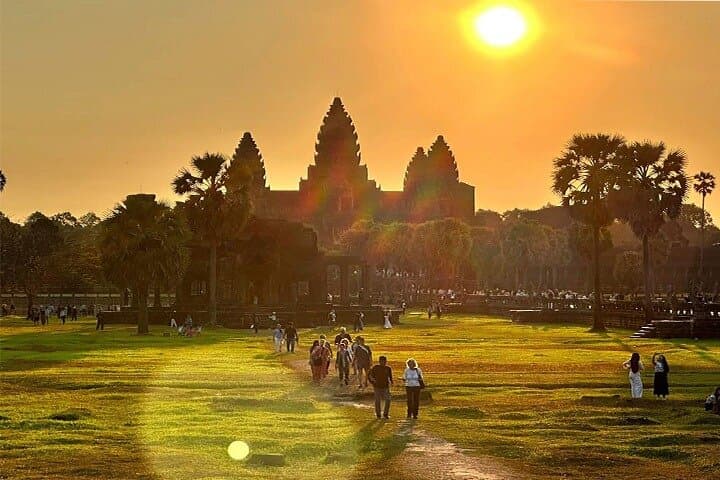 2-Day Angkor Sunrise Temple Tour: Angkor Wat, Angkor Thom & Ta Prohm