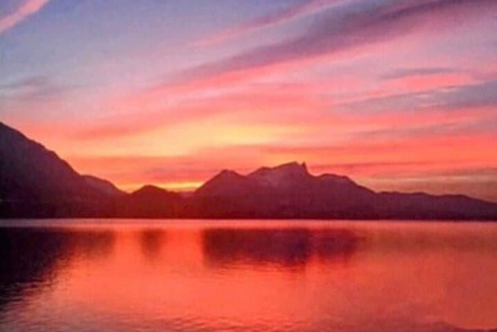 Interlaken Sunset Sightseeing: Mountain & Lake Views at Dusk