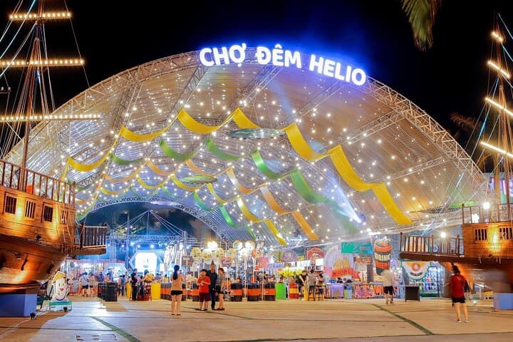 Da Nang Night Markets & Han River Cruise: Private Evening Tour photo 2