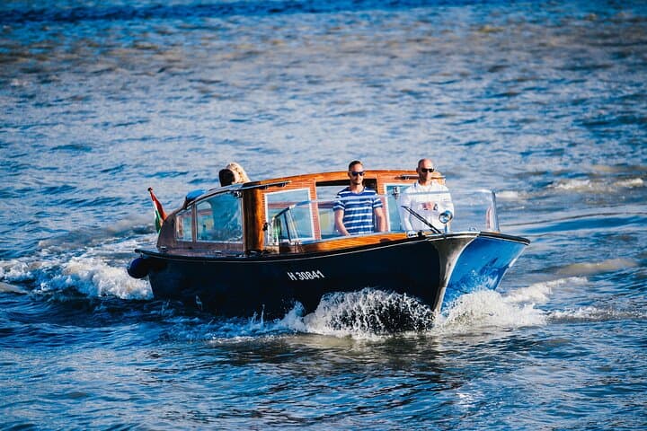 Private Danube Sightseeing Cruise: 50-Min Water Limousine Tour of Budapest
