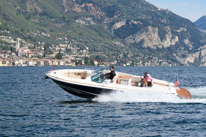 Private 2-Hour Speedboat Tour on Lake Garda with Skipper — West & East Coast Highlights photo 2