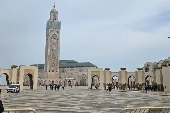 Day Trip from Marrakech to Casablanca: Hassan II Mosque & Corniche Highlights