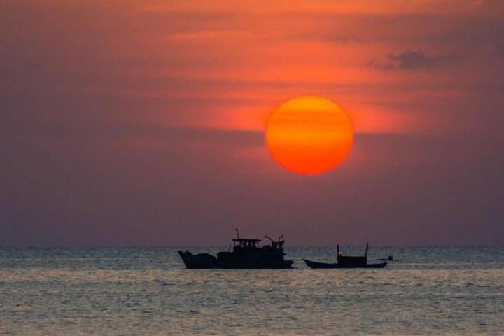 Sunset Squid Fishing Cruise in Phu Quoc: Night Catch & Coastal Views photo 2