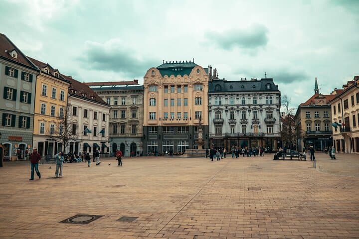 Budapest and Bratislava in a Day: Private Capitals Tour from Vienna photo 2
