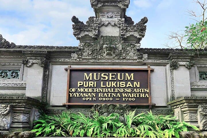 Ubud Story: Guided Walking Tour Through Temples, Palaces & Campuhan Ridge photo 5