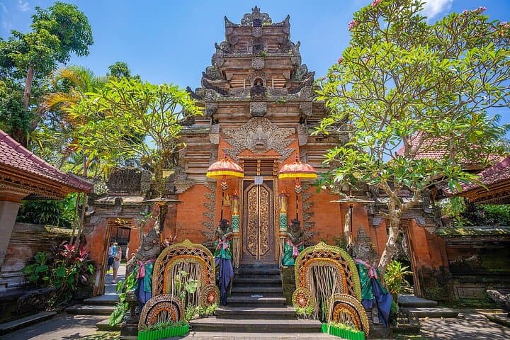 Ubud Story: Guided Walking Tour Through Temples, Palaces & Campuhan Ridge