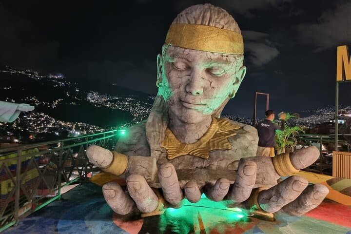 After Dark in Comuna 13: Night Tour with Graffiti, Beats & Farm-to-Table Dinner