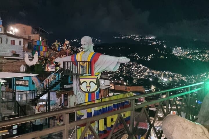 After Dark in Comuna 13: Night Tour with Graffiti, Beats & Farm-to-Table Dinner photo 3