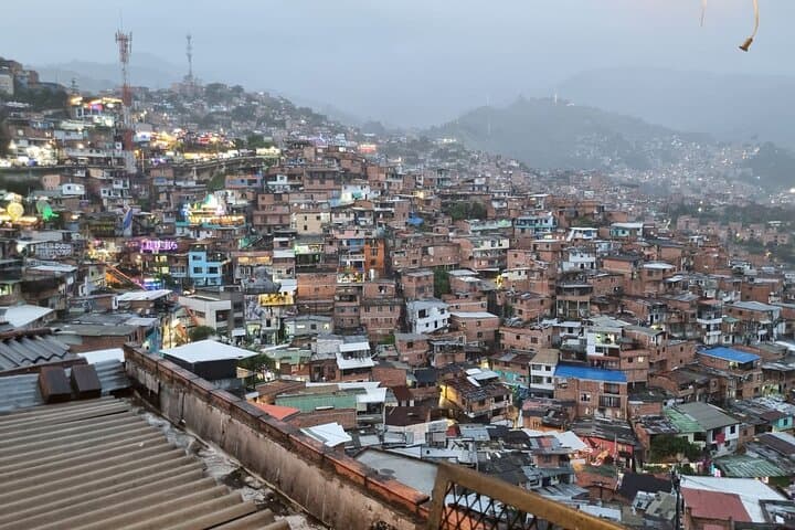 After Dark in Comuna 13: Night Tour with Graffiti, Beats & Farm-to-Table Dinner photo 5