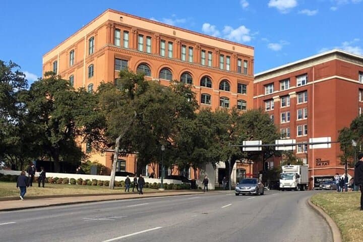 Walk Dealey Plaza: JFK Assassination, Grassy Knoll & Sixth Floor Museum Tour