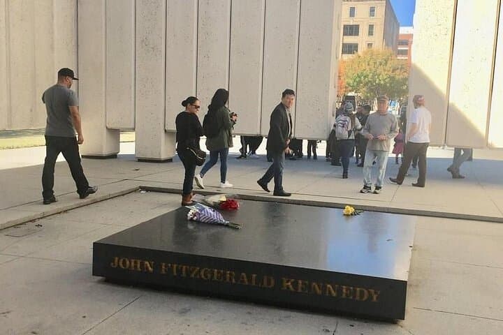 Walk Dealey Plaza: JFK Assassination, Grassy Knoll & Sixth Floor Museum Tour photo 3