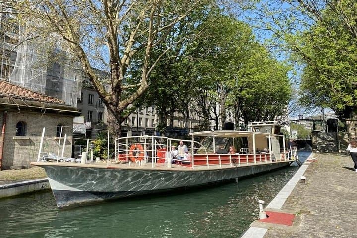 Electric Canal Saint‑Martin Cruise: 75‑Minute Silent Bastille Tunnel Experience photo 1