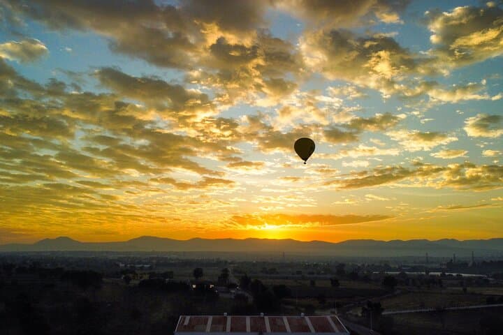 Sunrise Hot Air Balloon Over Teotihuacan with Cave Breakfast & Transport photo 6