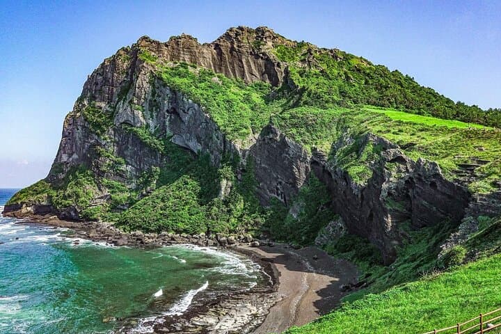 One-Day Seogwipo UNESCO Circuit: Cruise-Terminal Pickup to Coastal Cliffs photo 3