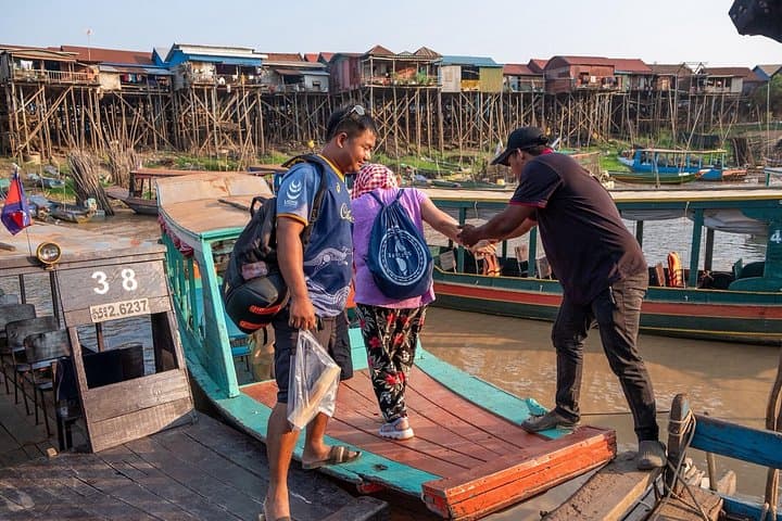 Kampong Phluk & Tonle Sap Small-Group Boat Tour — Flooded Village and Forest Experience photo 3