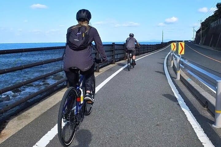 Munakata Coastline E‑Bike Tour: Sushi, Sake & Miyajidake Shrine photo 3