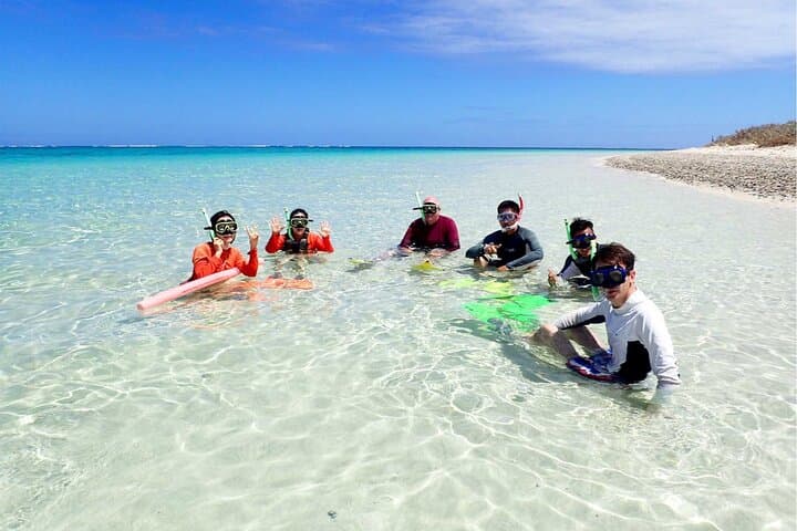 Ningaloo Full-Day Hike and Drift Snorkel at Turquoise Bay photo 3