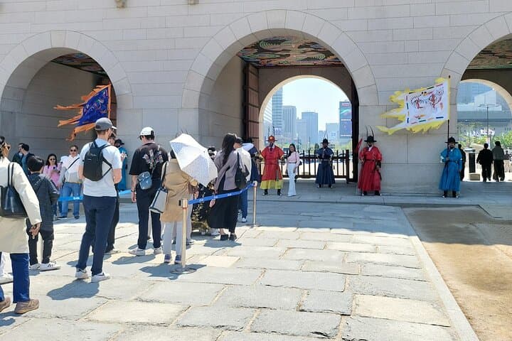 Private Half- or Full-Day Seoul City Tour from Incheon Cruise — Gyeongbokgung, Bukchon & Markets photo 3