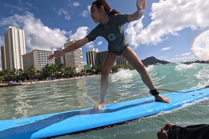 Learn to Surf in Waikiki: Beginner Lessons at Duke Kahanamoku Statue photo 2