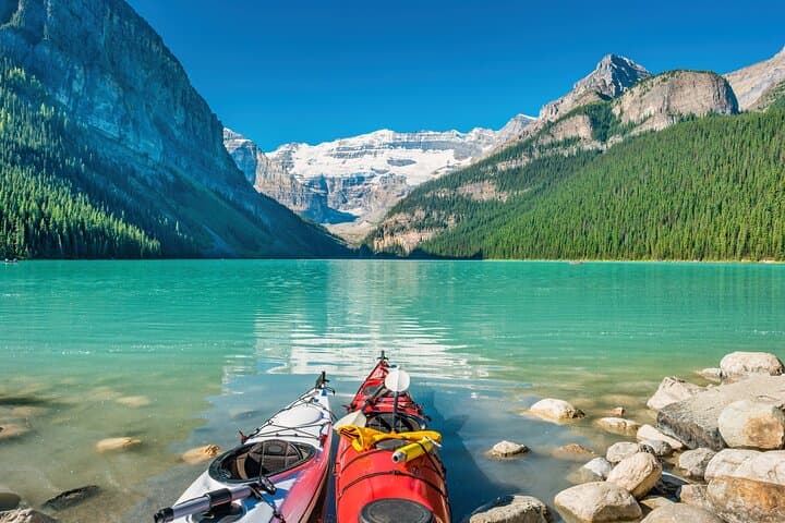 Banff-Day-Trip-Lake-Louise-Moraine-Emerald-Lake-Natural-Bridge
