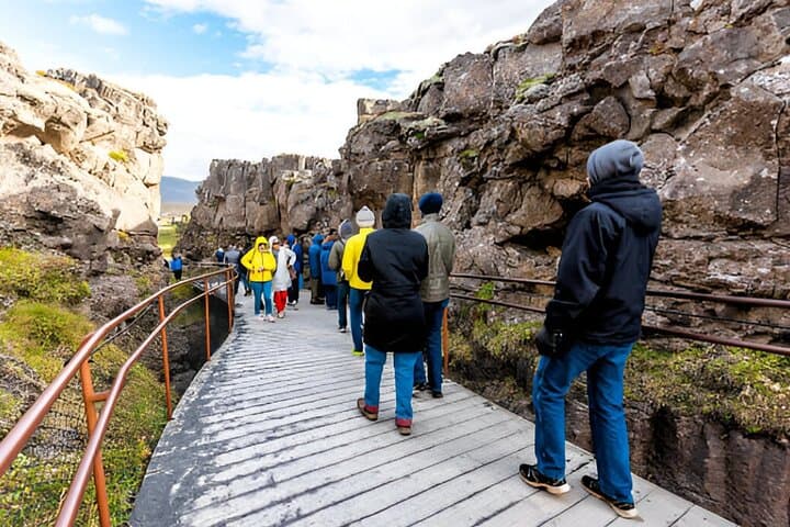Small-Group Golden Circle Tour from Reykjavik Port (Spanish Guide) — Thingvellir, Geysir & Gullfoss photo 5