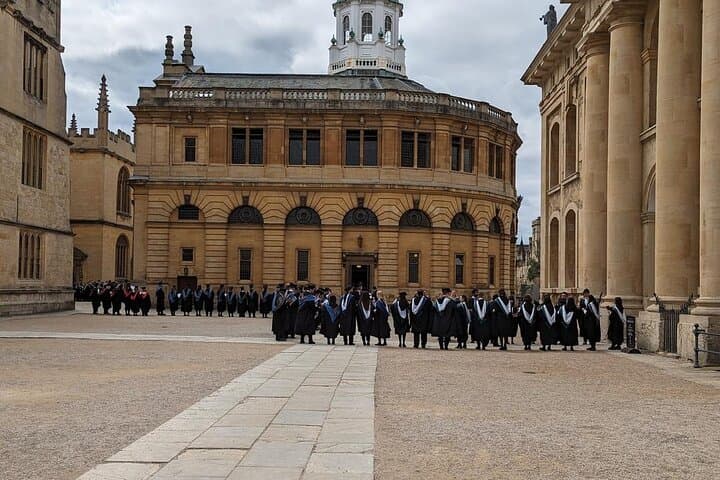 Oxford University & Harry Potter Walking Tour with Live Magic Entertainment photo 4