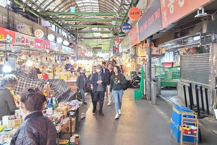 Private Half- or Full-Day Seoul City Tour from Incheon Cruise — Gyeongbokgung, Bukchon & Markets photo 5