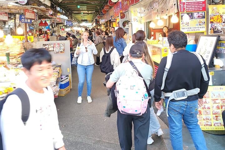 Private Half- or Full-Day Seoul City Tour from Incheon Cruise — Gyeongbokgung, Bukchon & Markets photo 6