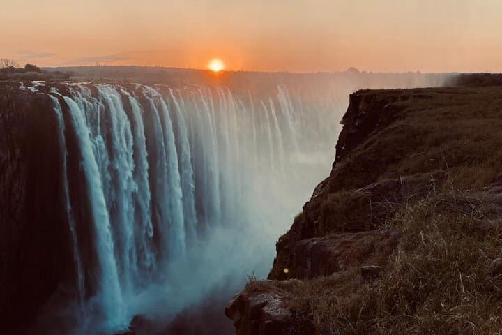 Private Tour of Victoria Falls — Best Viewpoints & Practical Tips