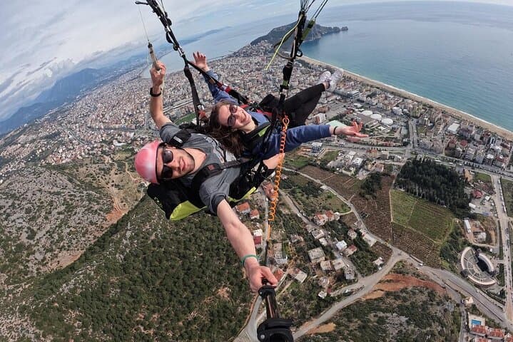 Soar Over Alanya: Tandem Paragliding from Yassı Tepe to Cleopatra Beach