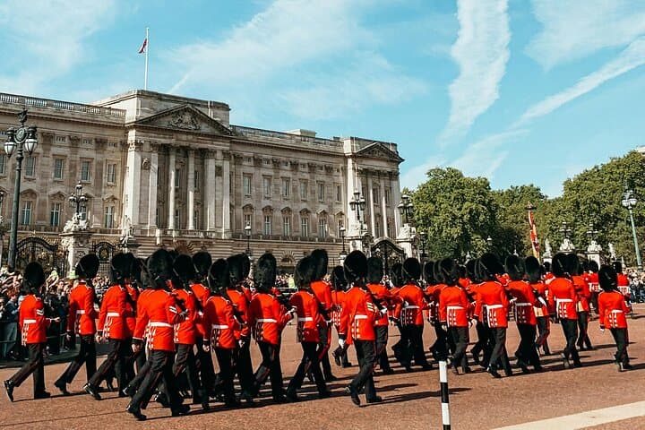 Ultimate London Walking Tour: 30 Iconic Sights with Blue Badge Guide photo 4