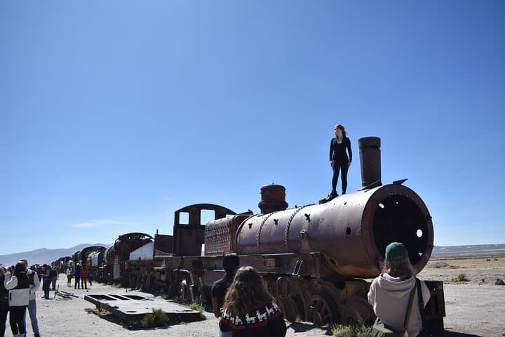 La Paz to Salar de Uyuni: 3-Day Salt Flat Adventure with Train Cemetery & Colchani photo 4