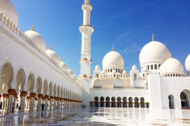 Half-Day Abu Dhabi Sightseeing Tour: Sheikh Zayed Grand Mosque, Corniche & Heritage Village
