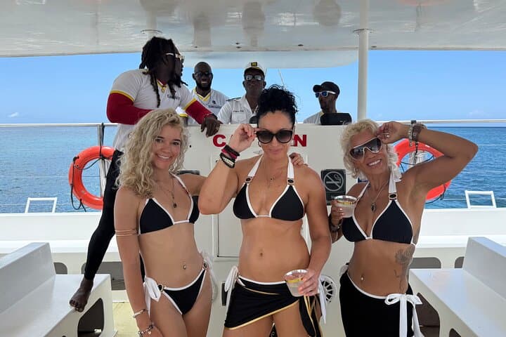 Negril Sunset Party Catamaran: Snorkel, Rick's Cafe & Sunset Sail
