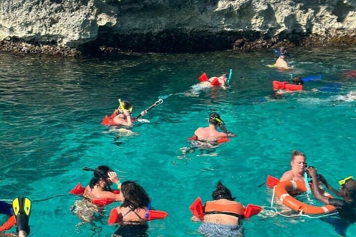 Negril Sunset Party Catamaran: Snorkel, Rick's Cafe & Sunset Sail photo 3