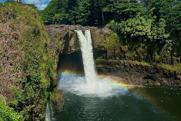 Big Island Private Tour: Waipio Valley, Volcanoes & Waterfalls photo 3