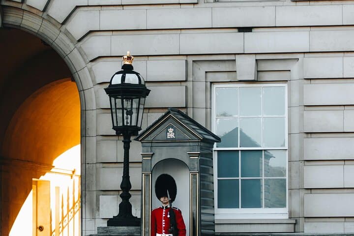Half-Day London Sightseeing Tour + London Dungeons with a Blue Badge Guide photo 5