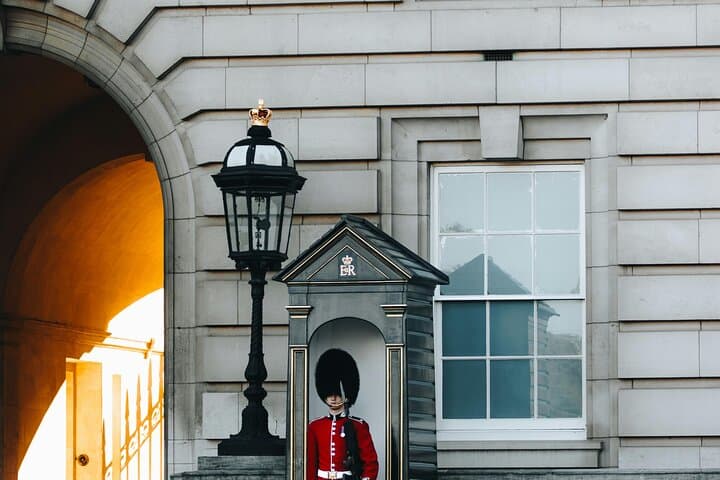 London Top 30 Sights Tour & Changing of the Guard — 4-Hour Guided Walk photo 4