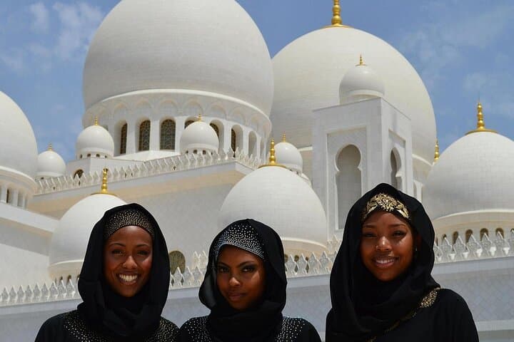 Abu Dhabi Layover Private City Sightseeing: Mosque, Corniche & Cultural Stops photo 2