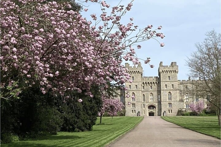 Full-Day Windsor, Stonehenge and Bath Tour from London photo 3