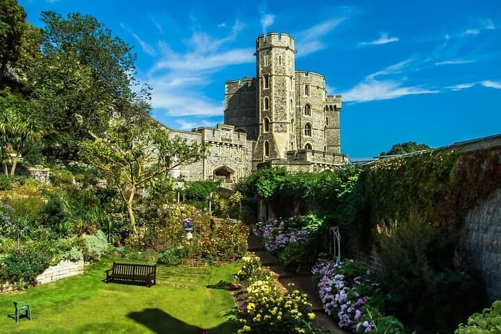 Full-Day Windsor, Stonehenge and Bath Tour from London photo 4